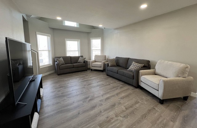 Unit 2 of 2-Spacious Duplex 3 Blocks from Main Street, 1 Block from Overman Park