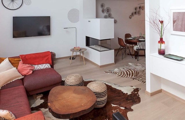 Unit 3 - Modern Smart Home Triplex Private Garden & Parking