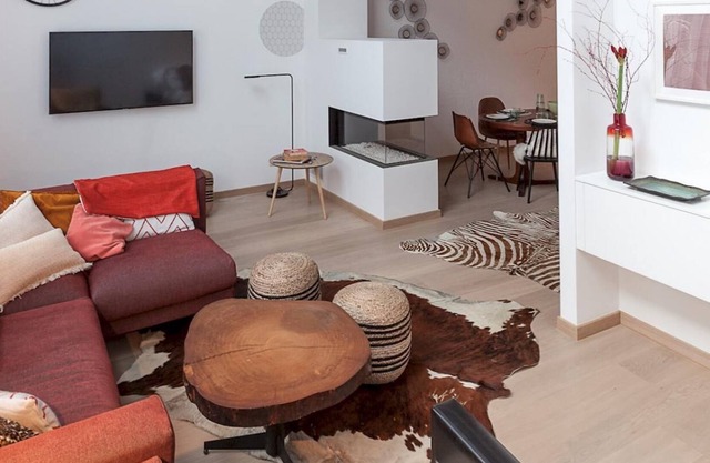 Unit 3 - Modern Smart Home Triplex Private Garden & Parking