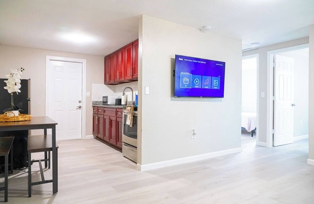 University Serenity Suites #B102