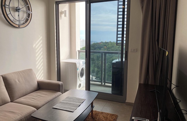 Unixx condo beach view with balcony near walking street