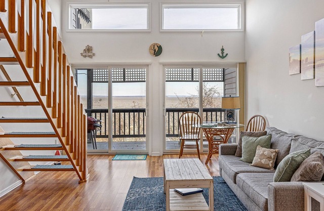 Unobstructed view of the Chesapeake Bay, w/a beach!