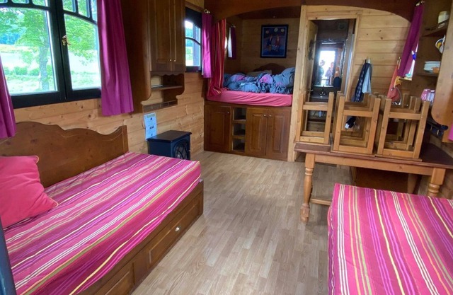 Unusual accommodation (gypsy caravan) in the heart of Pilat