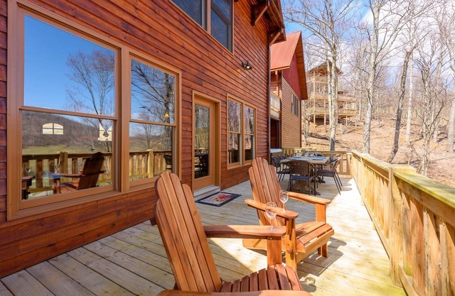 Unwind and Recharge at Majestic View Cabin