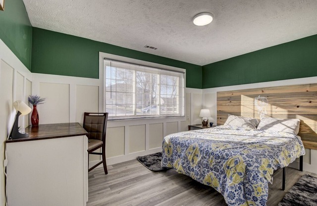 Updated 1 Bedroom Apartment A Stone's Throw From Downtown Omaha