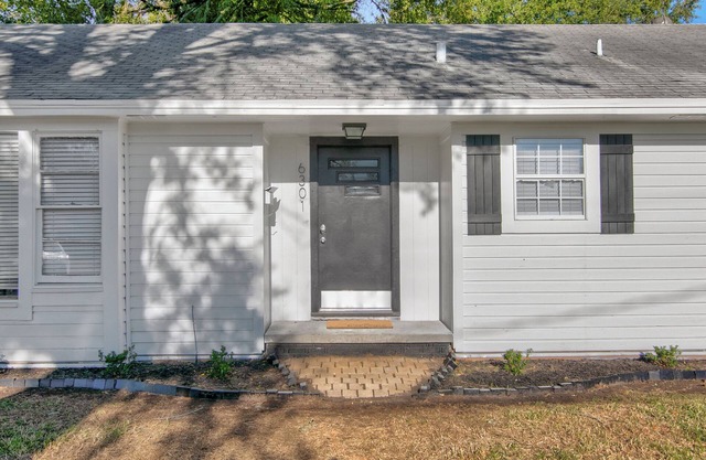 Updated 5 bedroom home in Groves