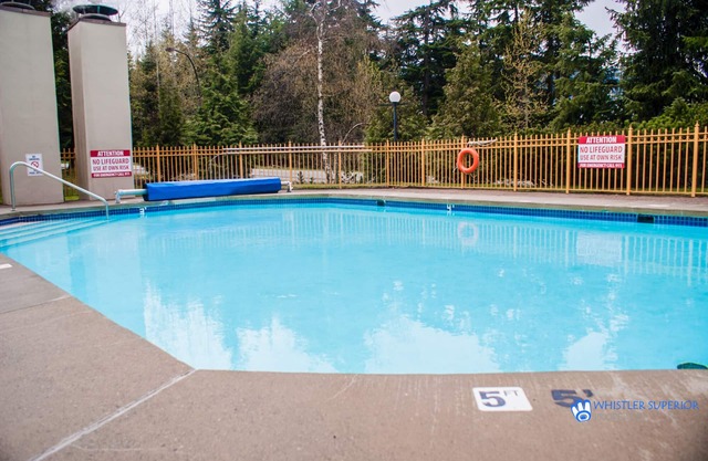 Updated Blackcomb Mountain condo with Pool, Hot Tub and Great Ski Access