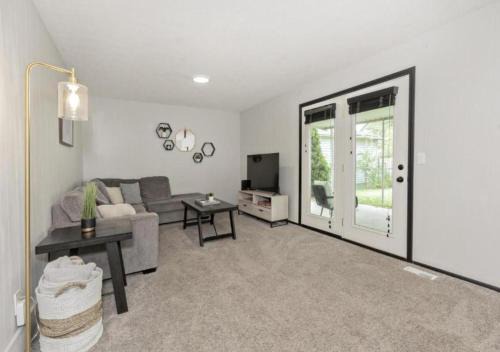 Updated Bungalow Near Downtown Willoughby