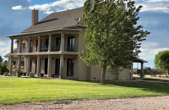 Updated Guest Suite in Southern Mansion-Style Home