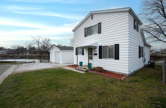 Updated home viewing Belle River Canal