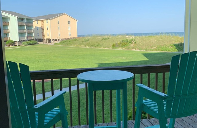 Updated in 25! 1 minute walk to Beach & Pool! 1 Bedroom + Bunk Beds. 10.0 Rated!