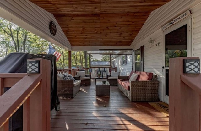 Updated Lake Home Steps to Water in "heart" of Rough River! Cozy w/Firepit!