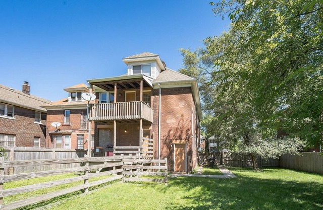 Updated Loft- Downtown Detroit Adjacent Southwest 1 Bedroom Apts by Redawning