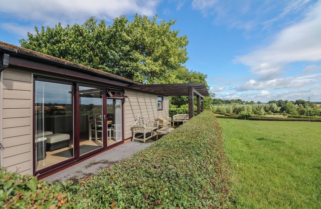 UPHAM VIEW, family friendly, with a garden in Woodbury