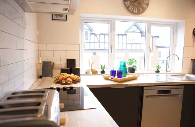 Upper Gathering Sale | Nr Manchester Sleeps 9