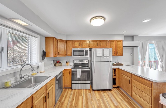 Upper Sleighride 25l - Wrap-around Deck End Unit 3 Bedroom Townhouse by The Summit at Gore Mountain