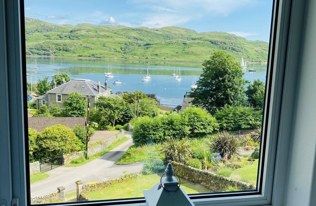 Upper Villa, Tighnabruiach with stunning views of Kyles of Bute