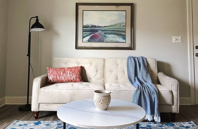 Upscale 1BD/1BA + Gym - Little Rock