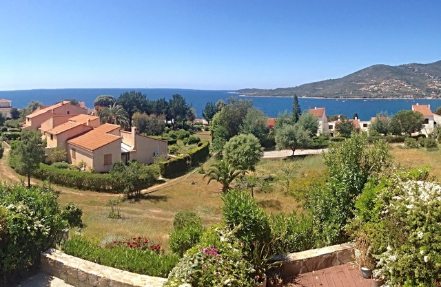 Upscale apartment 55 m2 - 2 bedrooms - panoramic sea view