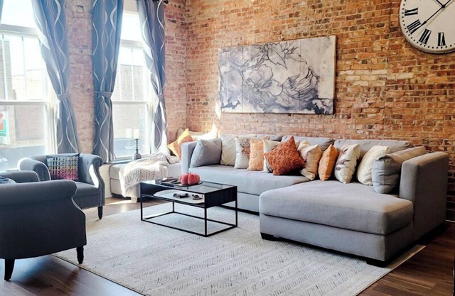 Upscale Downtown Getaway Walk to Shops & Dining