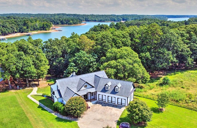 Upscale Family Home w/Dock on Lake Hartwell!