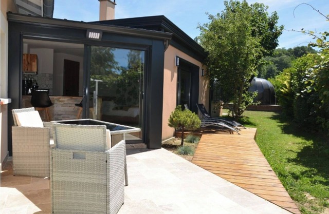 Upscale furnished apartment for 2 persons 40 m2 : SPA/Sauna/sports room/bikes