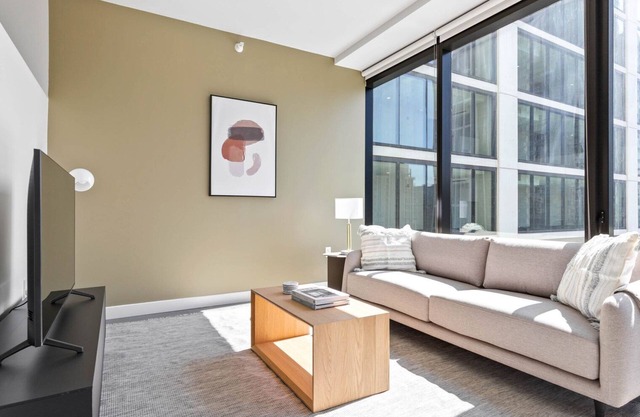 Upscale South Loop 1BR w/Pool, Gym & Spa, nr Grant Park, by Blueground