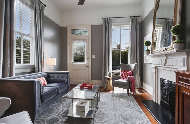 Uptown Cottage 2/2 - Steps to St. Charles Ave.