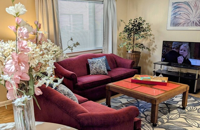 Uptown Dallas - Spacious 1 bd #1, WiFi, Parking, Restaurants & Shops & Safe