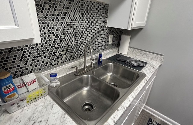 Urban 1-bedroom apartment outside of Charlotte, NC