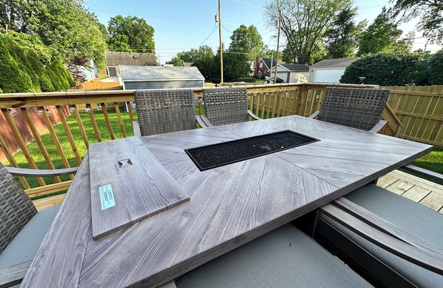 Urban Bourbon Trail Near Derby, Fair, Expo and Airport - 4 Beds, 3 BR, 2 Baths