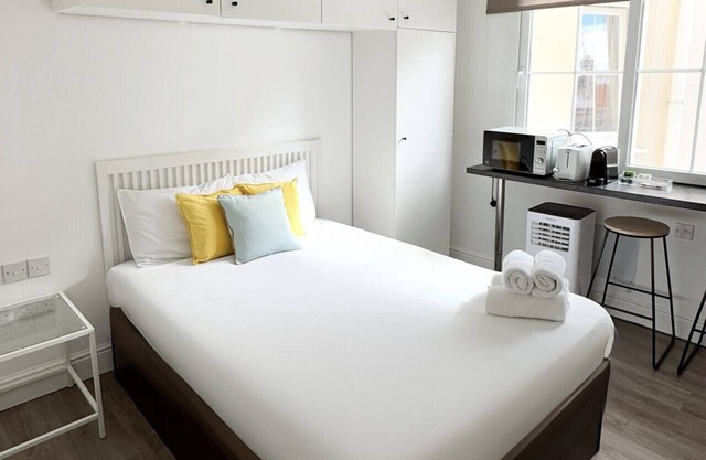 Urban Chic Studio in the Heart of Town