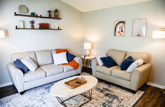 Urban Cottage:Homey & Convenient