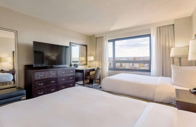 Urban Explorer's Oasis! Swimming Pool, Pet-friendly Property!