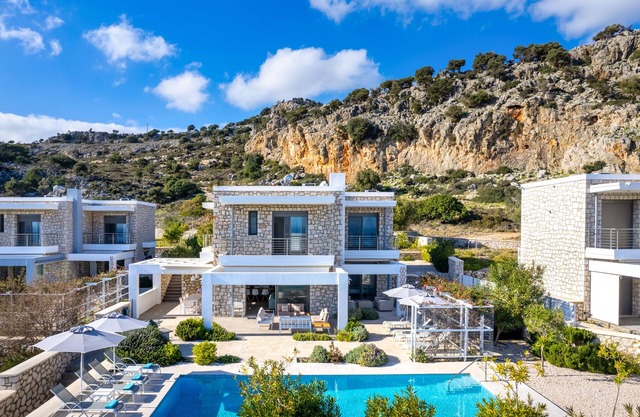 Urban island villa, sublime sea view nature area