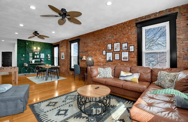 Urban Loft 2-story 1BR Near DT on Historic Street