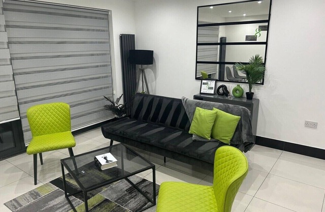 Urban Oasis, 2 Bed, Croydon, Sleeps 6