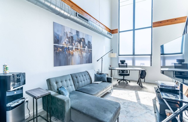 Urban Oasis in Philly! Quiet Private Rooftop, 2 workspaces, GARAGE AT REQUEST