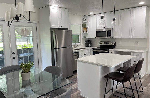 Urban oasis mins to Airport, Downtown Tampa with Free WIFI and parking