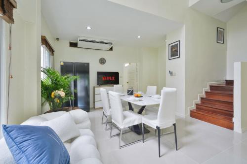 UrbanLoft Sukhumvit 5BR Bangkok 5 min BKK Hospital