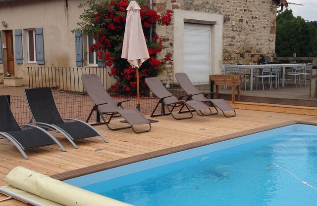 vacation rentals with pool, in Saint-Bonnet old vine 71430