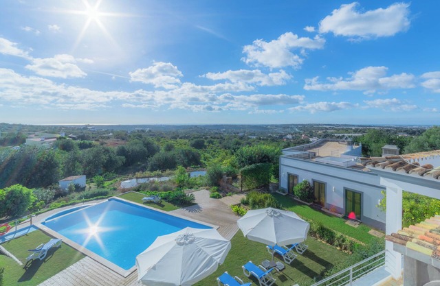 V3 Casa Aríolos I in Estoi with shared pool