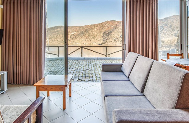 Vacation apartment for two people with impressive views of the picturesque Douro River.