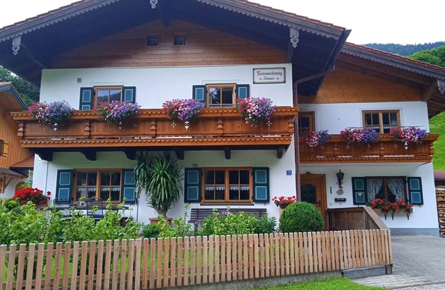 Vacation apartment in quiet centr. Location in the Berchtesgadener Land with unobstructed mountain views