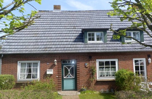 Vacation apartment/apartment for 6 guests with 90m² in Oldsum (105456)