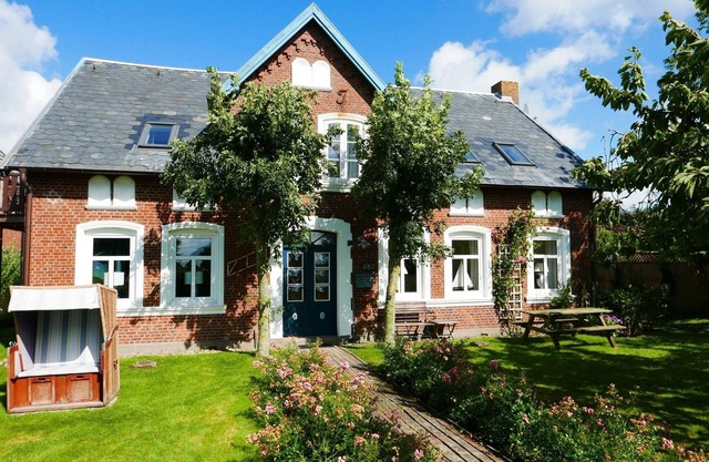 Vacation apartment/apartment for 4 guests with 60m² in Oldsum (105500)