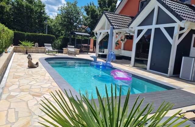 Vacation apartment with outdoor pool on the outskirts of Dresden
