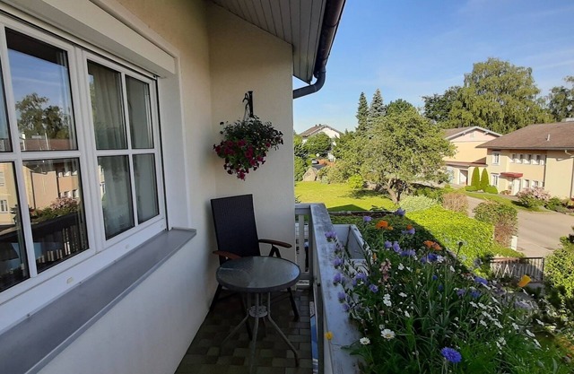 Vacation apartment for up to 3 persons, 1st sep. Bedroom, south-facing balcony with mountain view