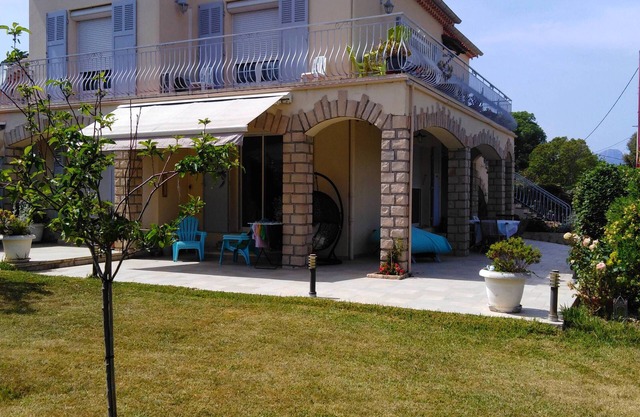 Vacation apartment in a two-family house