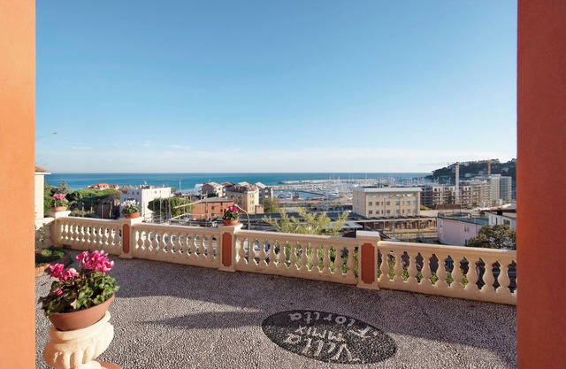 Vacation Apartment Trilocale in villa Apt 5 with Sea View, Garden & Terrace